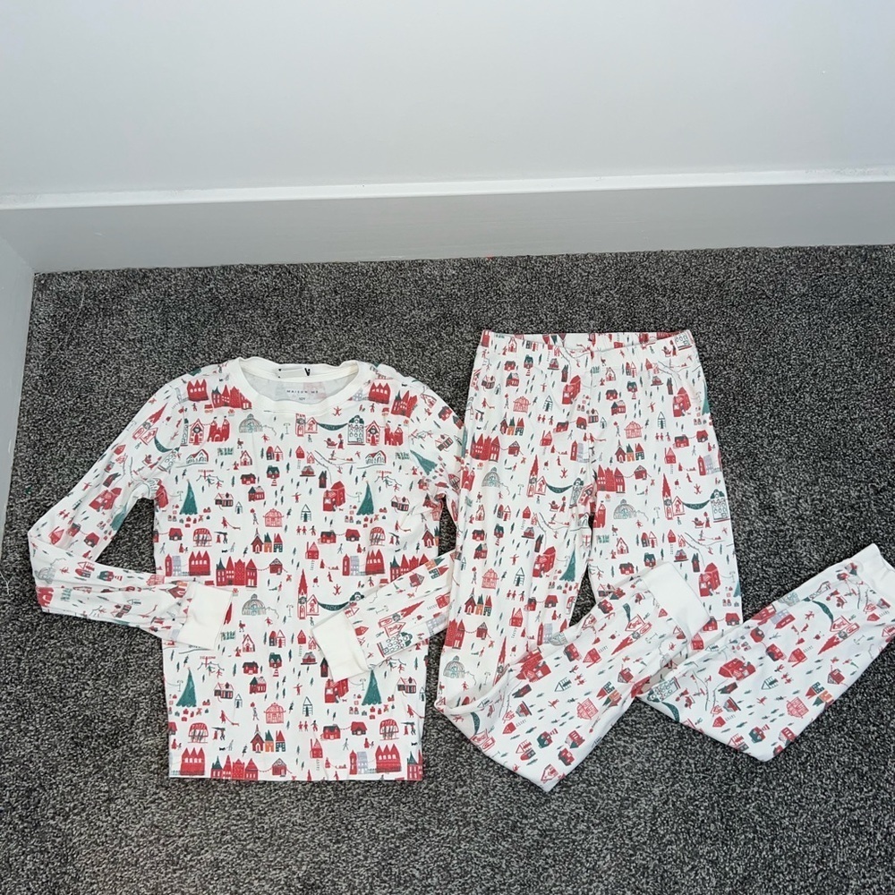 MAISON ME Eden Holiday Pajama Set, Mr. Boddington's Village - Picture 3 of 10